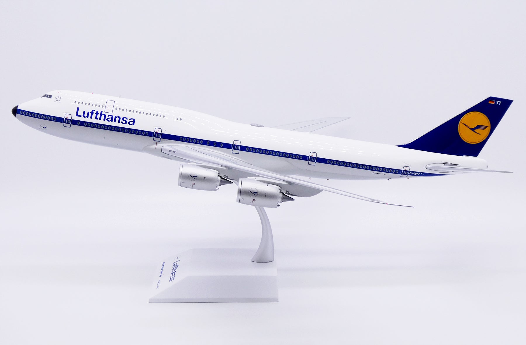 Lufthansa Boeing 747-8 D-ABYT 'Retro' (XX20454)