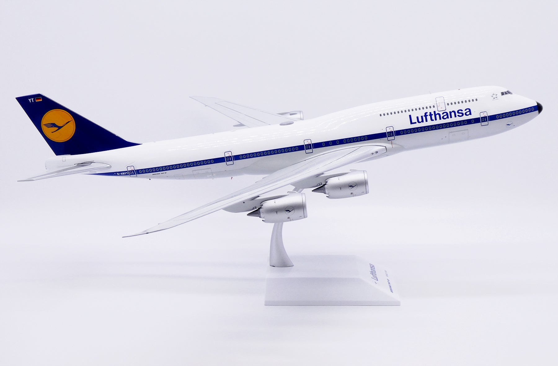 Lufthansa Boeing 747-8 D-ABYT 'Retro' (XX20454)