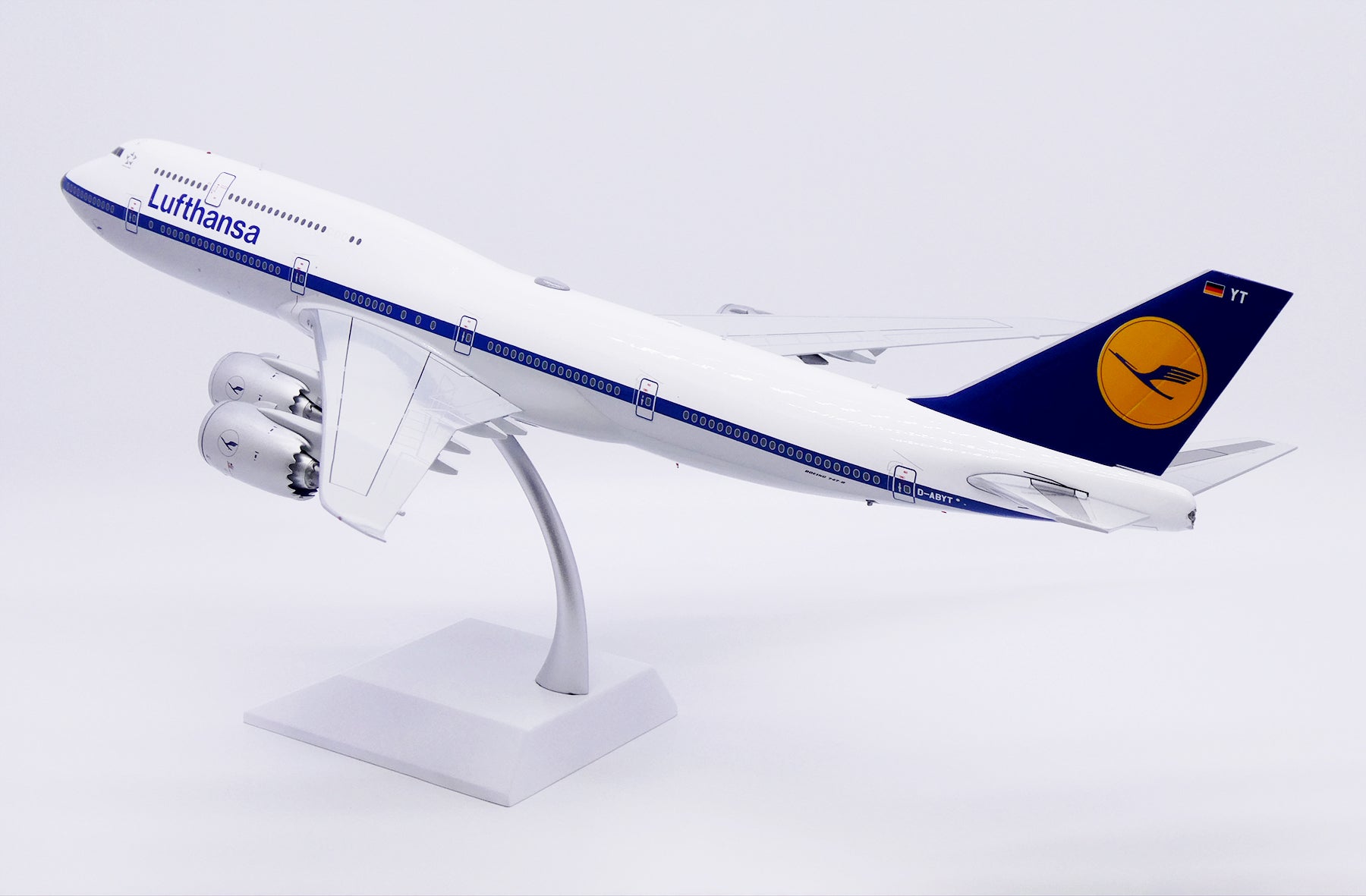 Lufthansa Boeing 747-8 D-ABYT 'Retro' (XX20454)