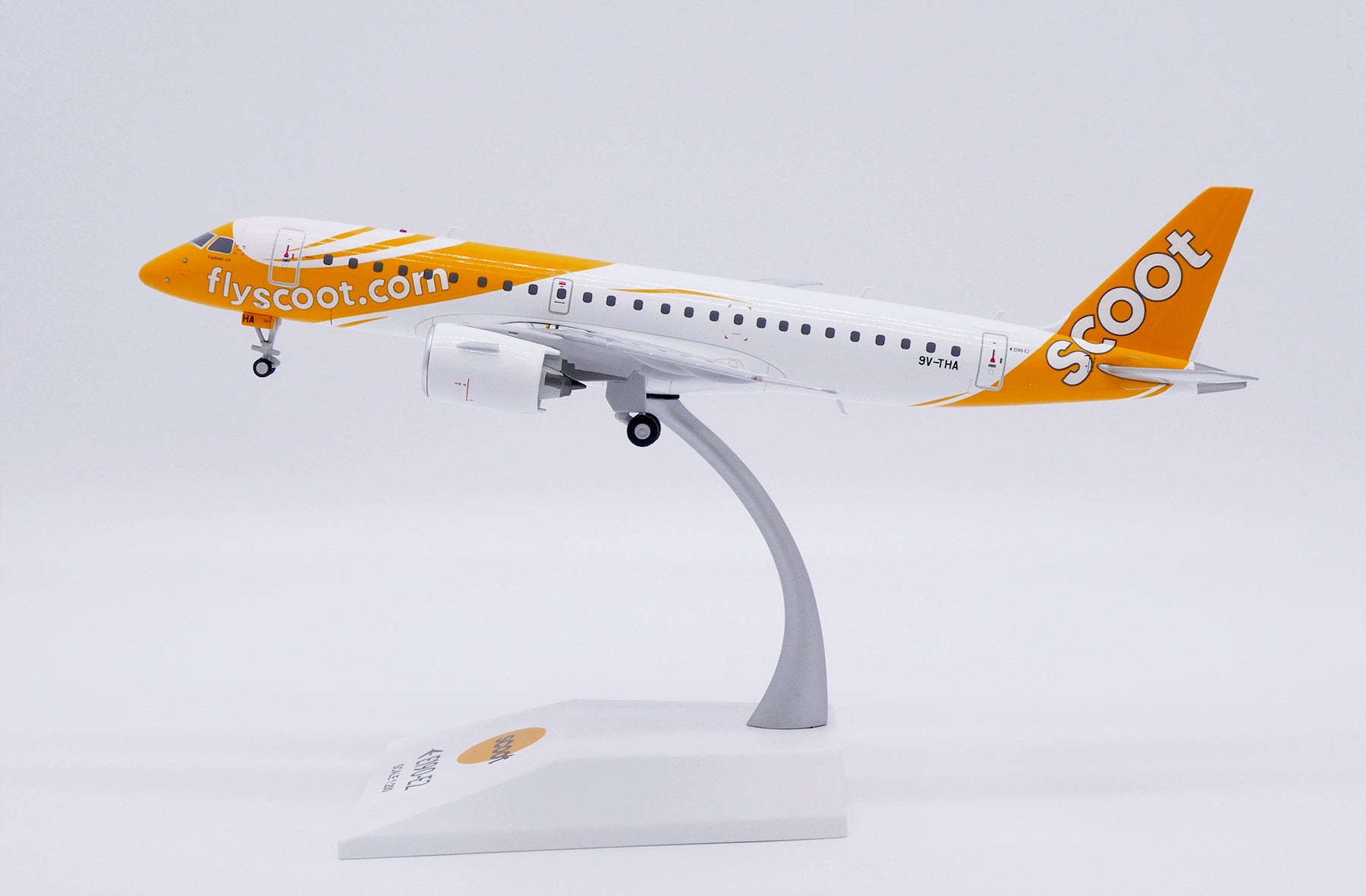 Scoot Embraer 190-300STD (190-E2) 9V-THA (XX20476)