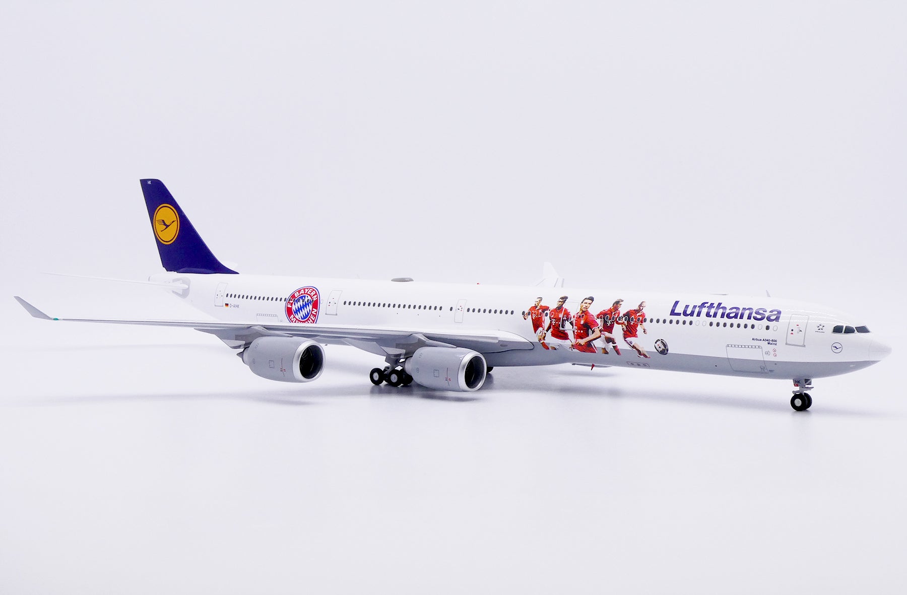 Lufthansa Airbus A340-600 D-AIHK 'FC Bayern München' (XX20689)