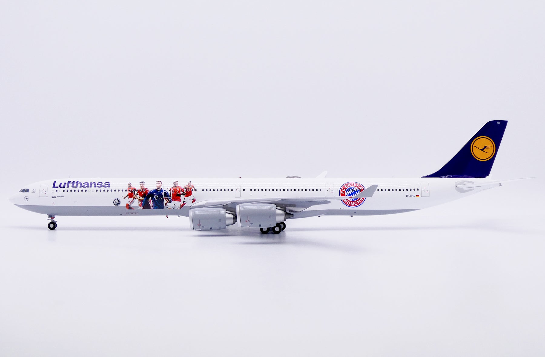Lufthansa Airbus A340-600 D-AIHK 'FC Bayern München' (XX20689)