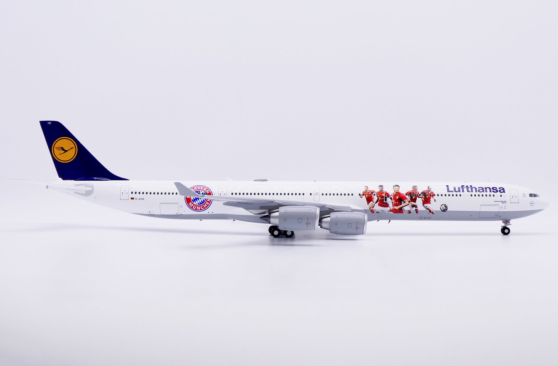Lufthansa Airbus A340-600 D-AIHK 'FC Bayern München' (XX20689)