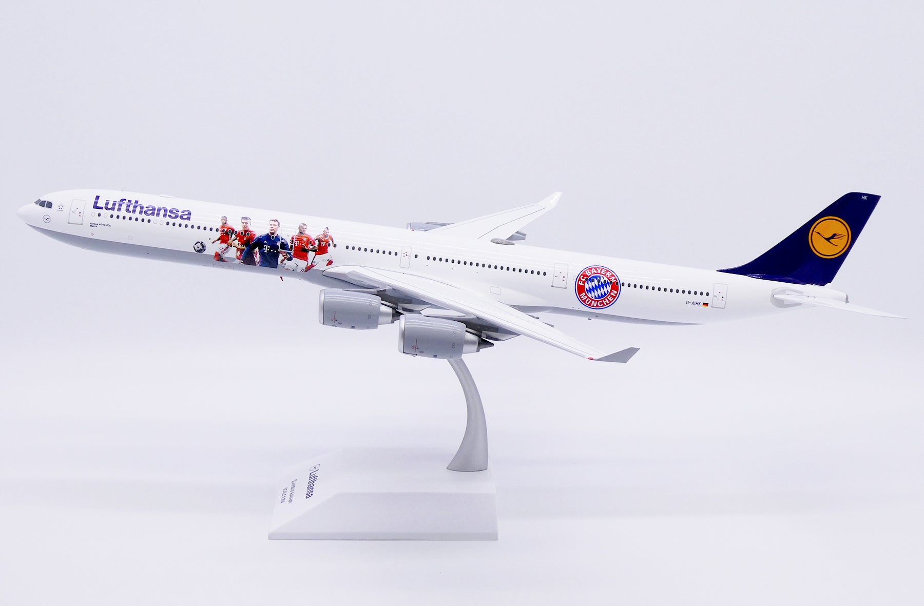 Lufthansa Airbus A340-600 D-AIHK 'FC Bayern München' (XX20689)