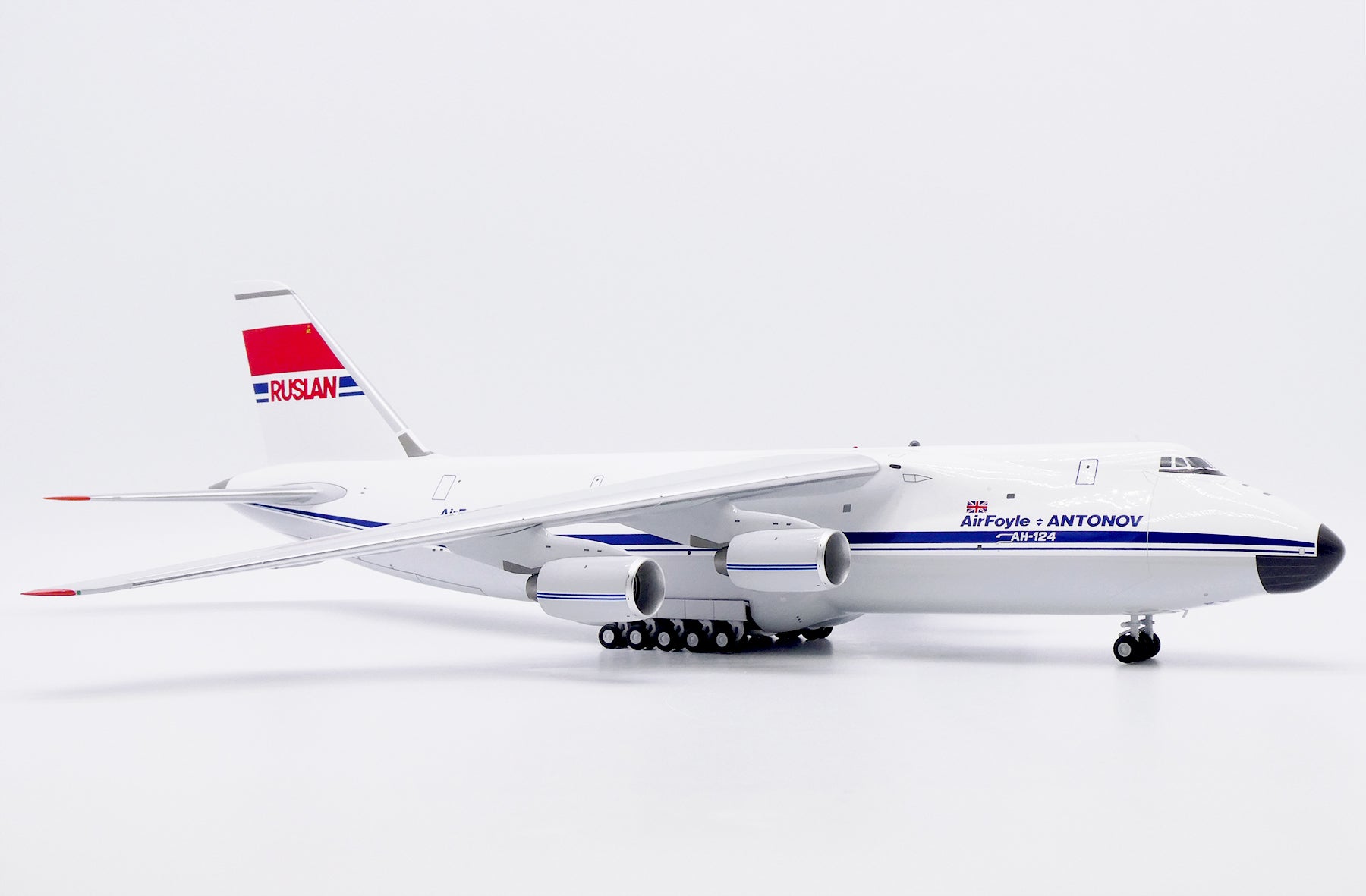 Air Foyle Antonov AN-124 CCCP-82008 (XX20698)