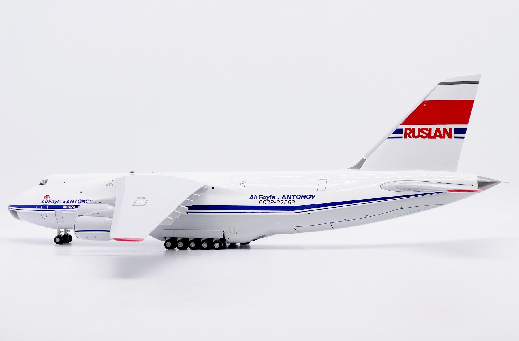 Air Foyle Antonov AN-124 CCCP-82008 (XX20698)