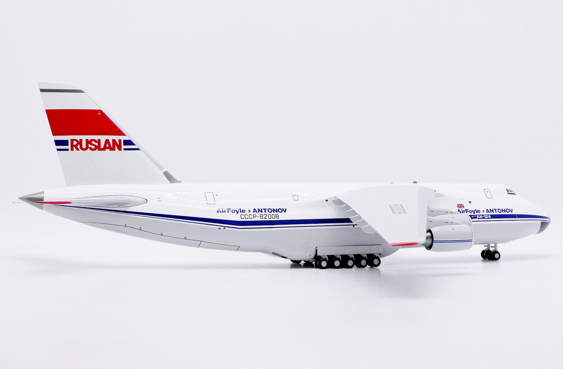 Air Foyle Antonov AN-124 CCCP-82008 (XX20698)