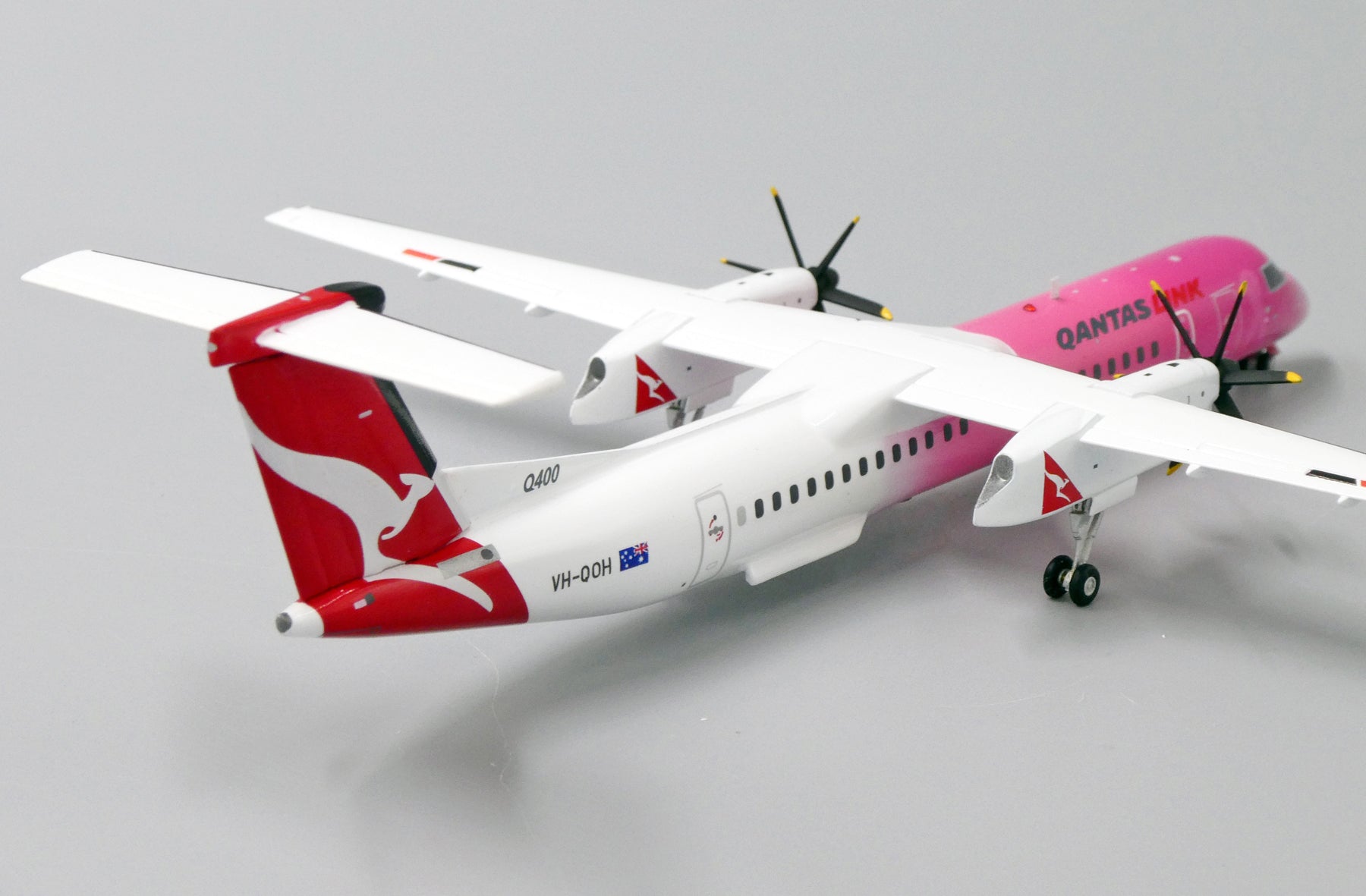 QANTAS Link Dash 8-400 VH-QOH 'Pink Ribbon' (XX2206)