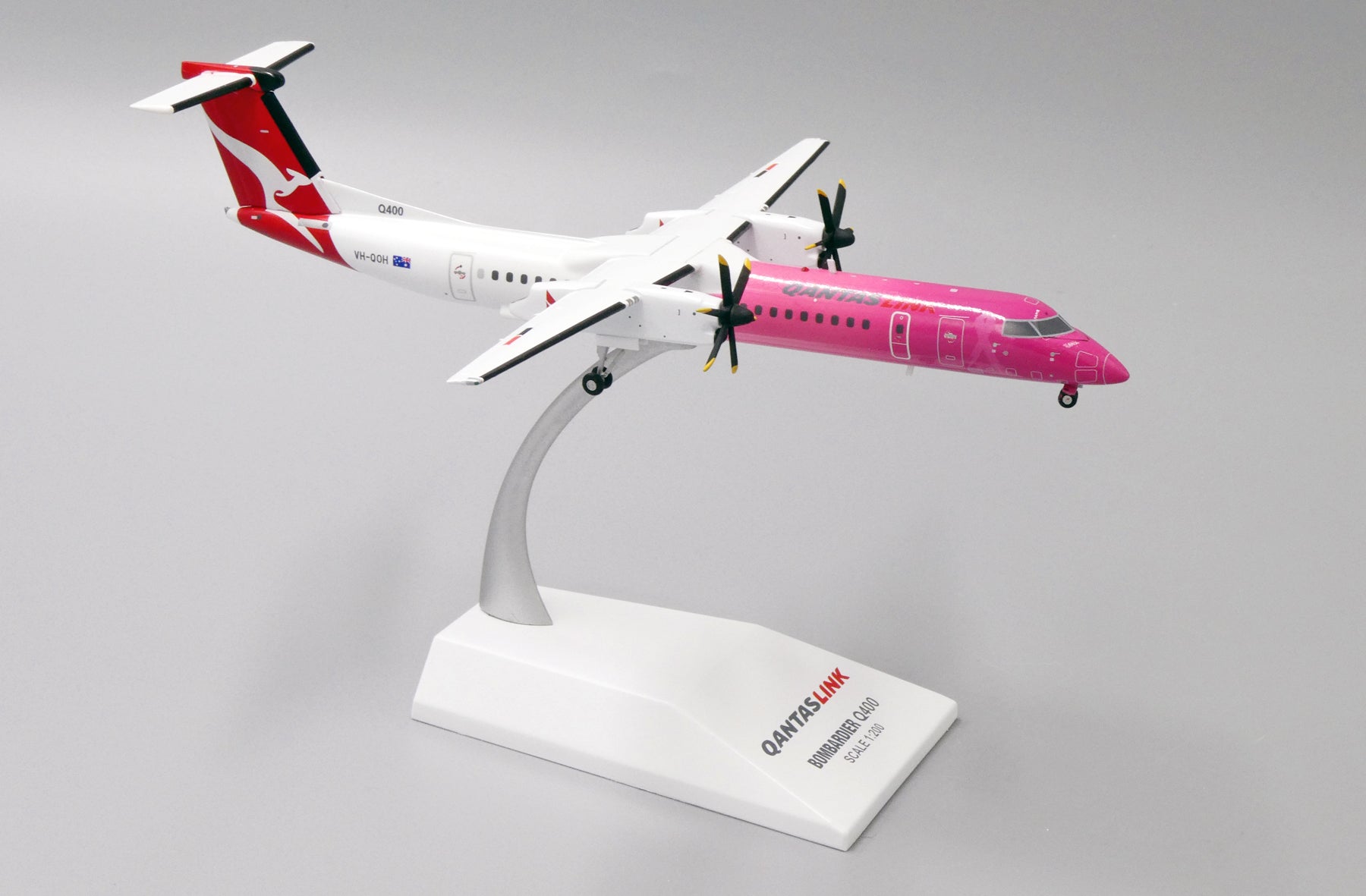 QANTAS Link Dash 8-400 VH-QOH 'Pink Ribbon' (XX2206)