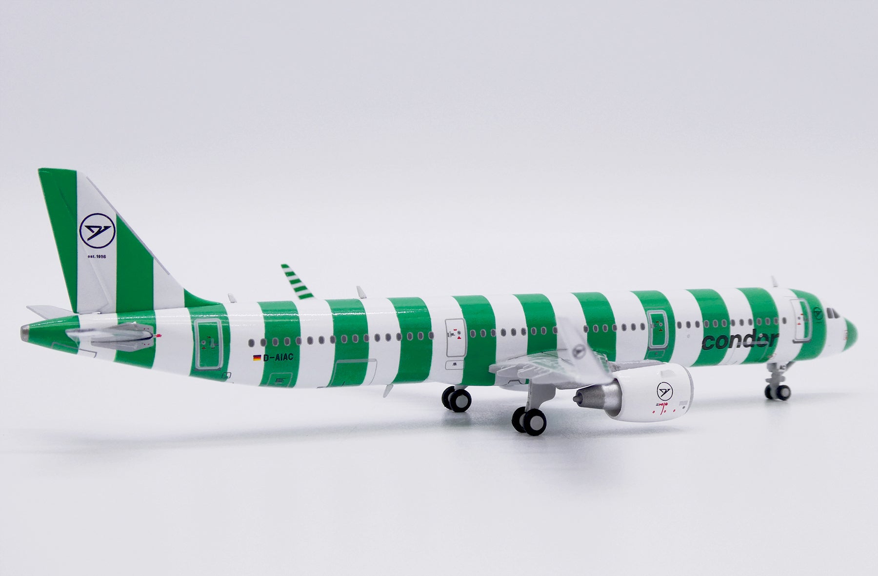 Condor Airbus A321-200 D-AIAC 'Island - green stripes' (XX40121)