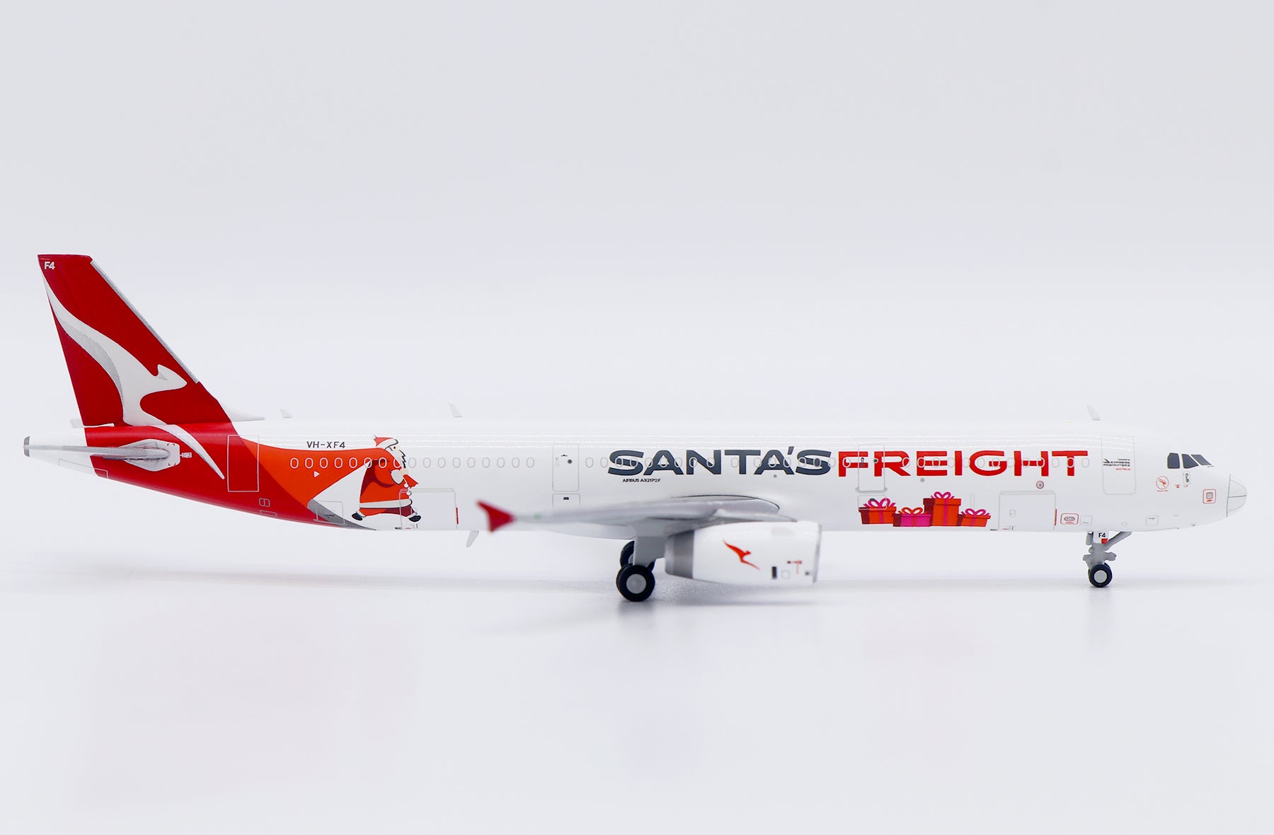 QANTAS Freight Airbus A321-200(P2F) VH-XF4 'Santa's Freight' (XX40613)