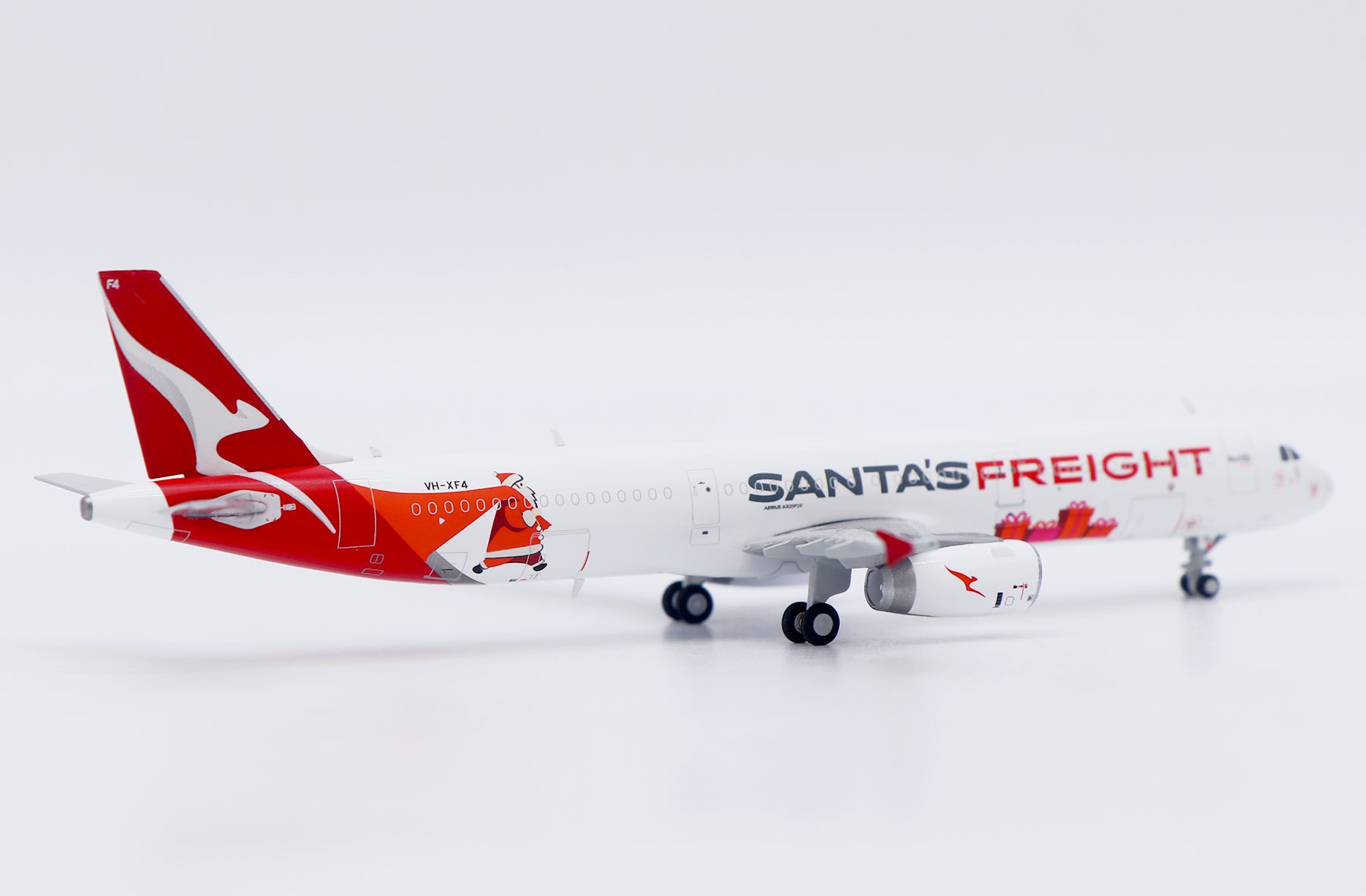 QANTAS Freight Airbus A321-200(P2F) VH-XF4 'Santa's Freight' (XX40613)