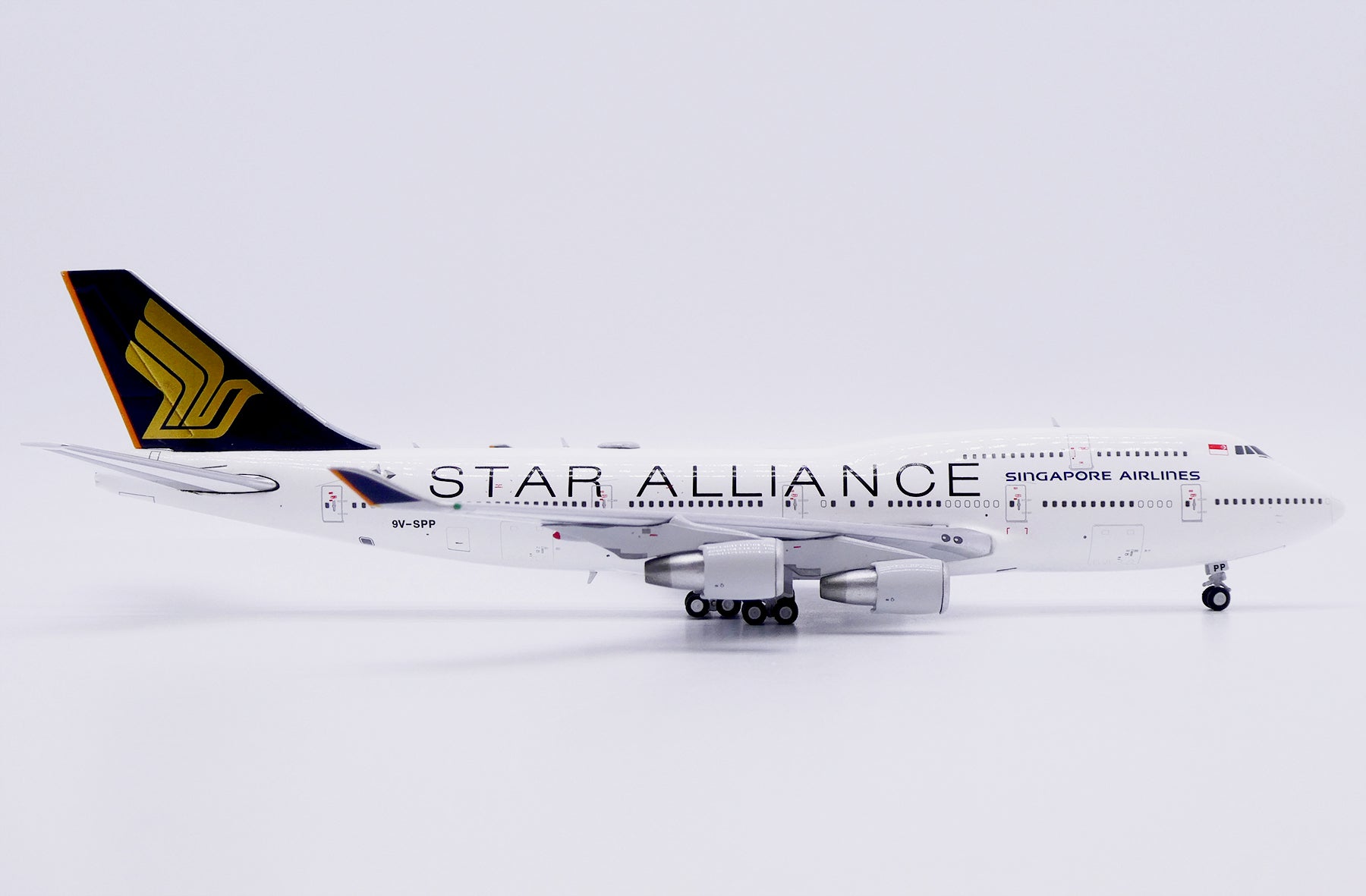 Singapore Airlines Boeing 747-400 9V-SPP 'Star Alliance' (XX40701)